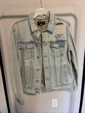 PacSun Light Wash Distressed Denim Jacket with Leopard Print Lining